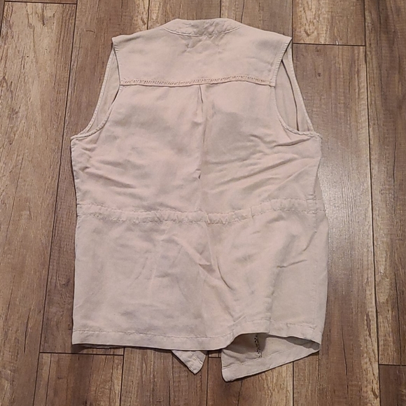 Utility Vest - Picture 8 of 9